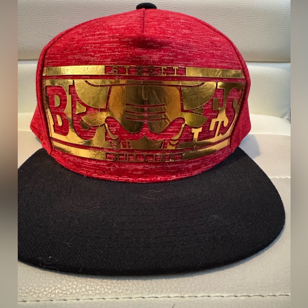NBA Chicago Bulls snap back ball cap.